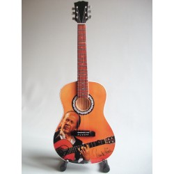 Guitare miniature en hommage à Paco de Lucia vue globale de face
