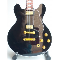 Guitare miniature Gibson ES 355 BB King gros plan de face