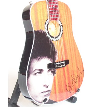 Guitare miniature acoustique Bob Dylan vue de côté