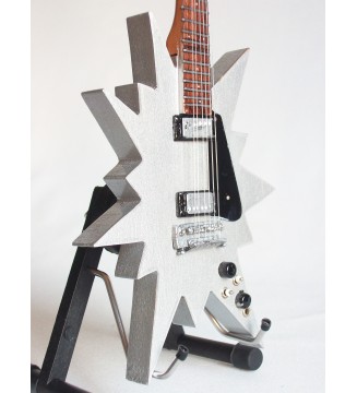 Guitare miniature Star guitar de Björn Ulvaeus du groupe ABBA gros plan vue de coté gauche