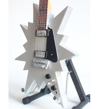 Guitare miniature Star guitar de Björn Ulvaeus du groupe ABBA gros plan vue de coté