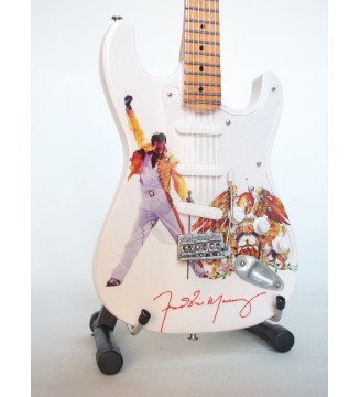 Guitare miniature -Freddie Mercury - Queen. gros plan de face
