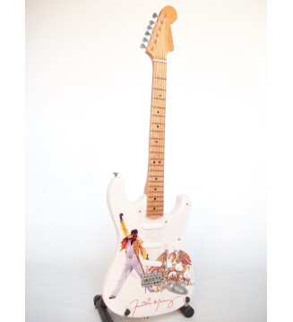 Guitare miniature -Freddie Mercury - Queen. plan global de face