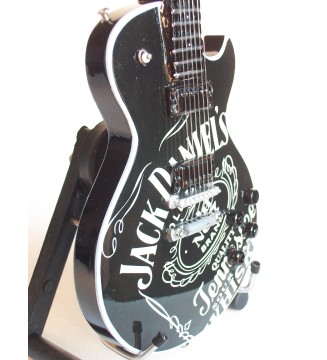 guitare miniature Les Paul Jack Daniels gros plan vue de gauche