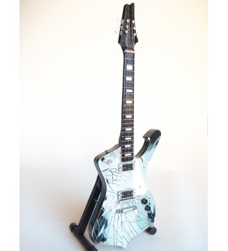 Guitare miniature style cracked mirror – Paul Stanley – KISS vue de gauche