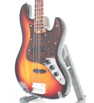 Guitare miniature basse Fender Jazz bass Jaco Pastorius gros plan vue de côté droit