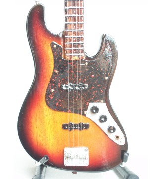 Guitare miniature basse Fender Jazz bass Jaco Pastorius gros plan de face