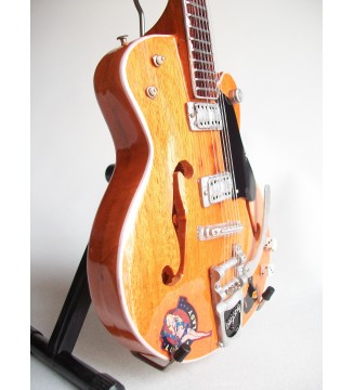 Guitare miniature relic custom shop Brian Setzer gros plan vue de droite