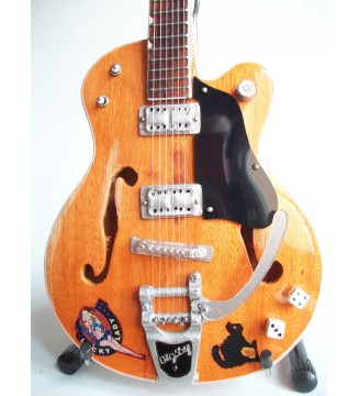 Guitare miniature relic custom shop Brian Setzer gros plan vue de face