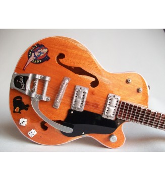Guitare miniature relic custom shop Brian Setzer gros plan horizontal