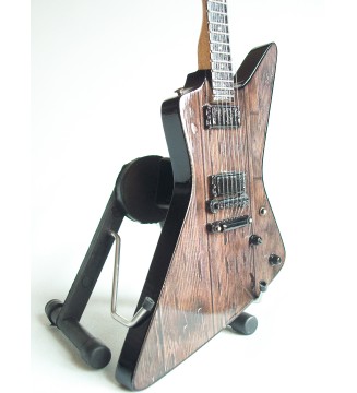 Guitare miniature Explorer carl de James Hetfield de Metallica gros plan vue de droite