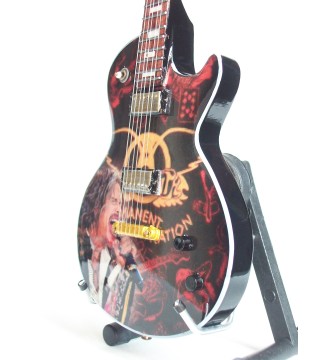 Guitare miniature Aerosmith et Steven Tyler vue de gauche en gros plan