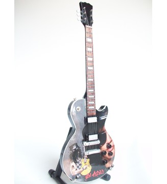 Guitare miniature Les Paul Slash vue de droite en plan general