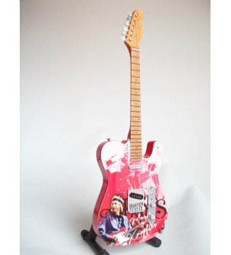 Guitare miniature Telecaster Mark Knopfler Dire Straits vue de droite en plan general