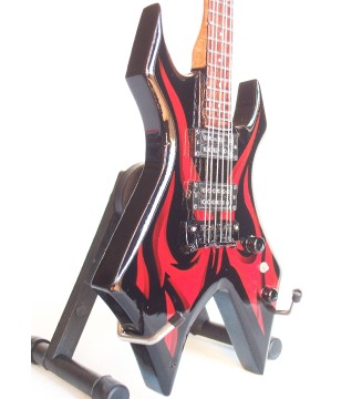 Guitare miniature BC Rich Wartribe Kerry King Slayer gros plan vue de droite