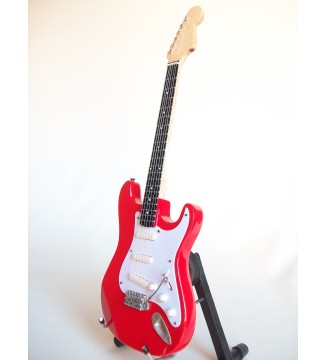 Guitare miniature Fender Stratocaster rouge Mark Knopfler Dire Straits plan général vue de gauche