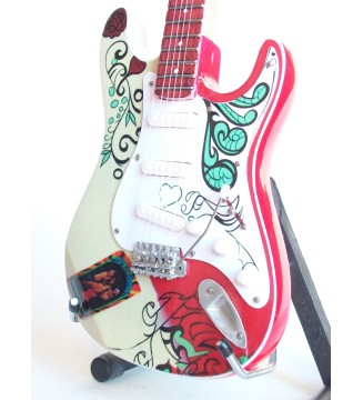 Guitare miniature Fender stratocaster Jimi Hendrix Monterey gros plan vue de gauche