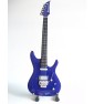 Guitare miniature violette...