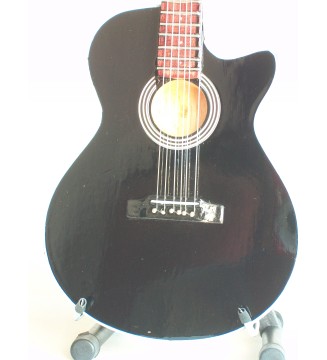 Guitare miniature acoustique noire Bon Jovi gros plan vue de face