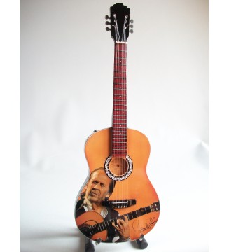 Guitare miniature en hommage à Paco de Lucia vue globale de face