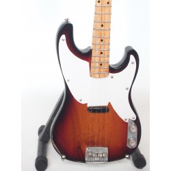 Guitare basse miniature Fender Sting Precision bass - The Police gros plan de face
