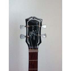 Guitare basse miniature « Punisher » de Gene Simmons – KISS vue de haut