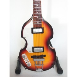 Guitare basse miniature Violin Paul Mac Cartney - The Beatles gros plan de face