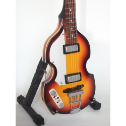 Guitare basse miniature Violin Paul Mac Cartney - The Beatles gros plan de côté